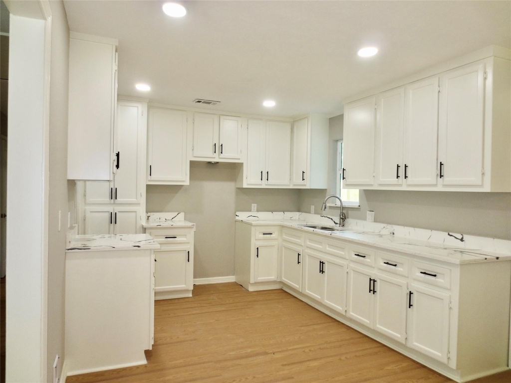 2722 Parker Road - Photo 0
