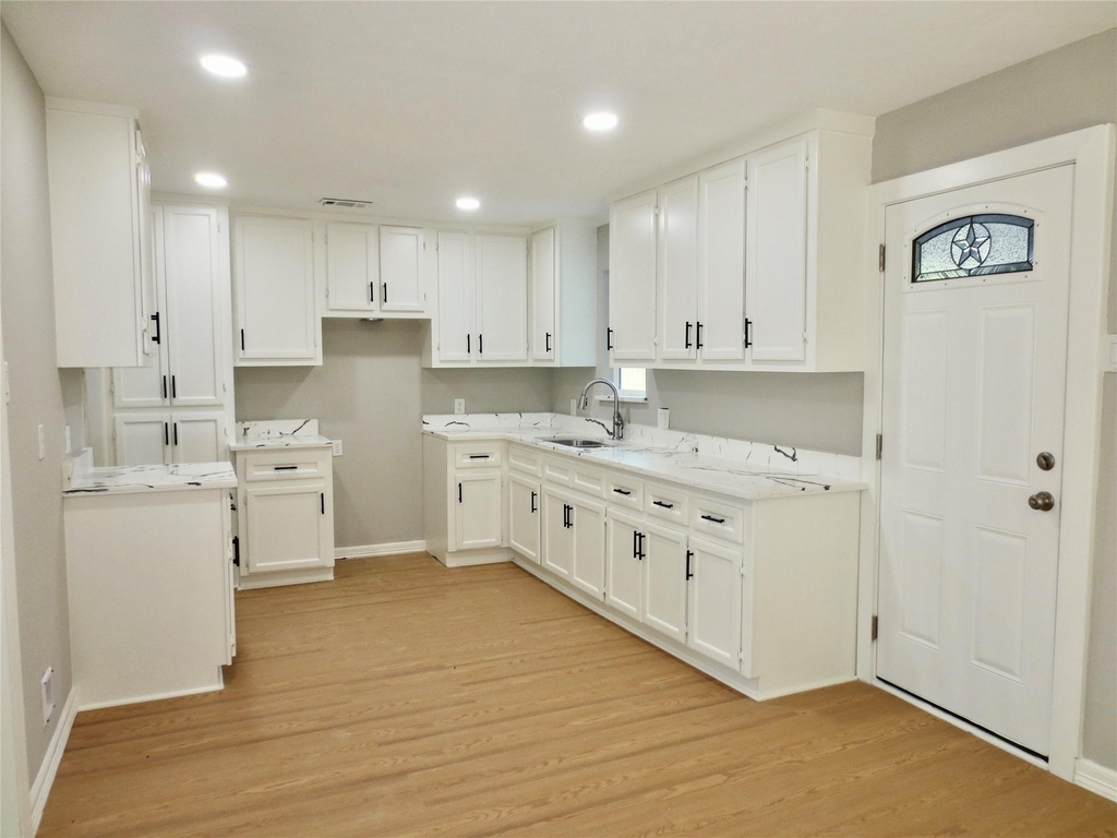 2722 Parker Road - Photo 2