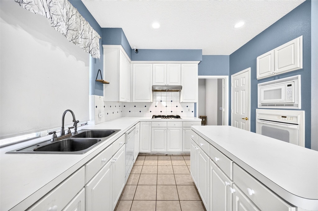 11214 Hillside Glen Trail - Photo 15