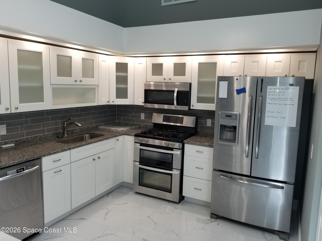 3685 Oakhill Drive - Photo 2