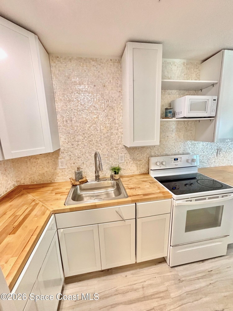 925 Palm Springs Boulevard - Photo 11