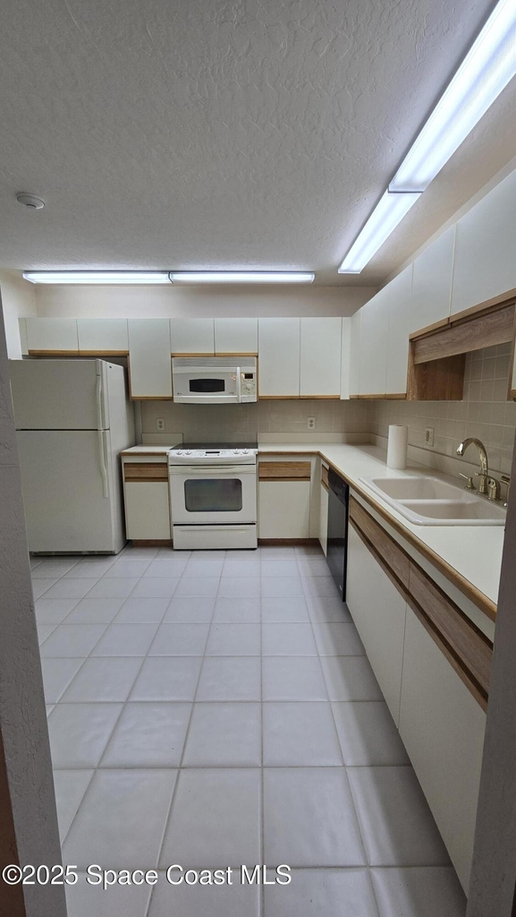 816 Greenwood Manor Circle - Photo 13
