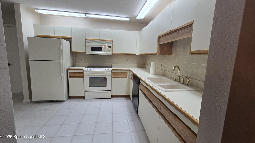816 Greenwood Manor Circle - Photo 15