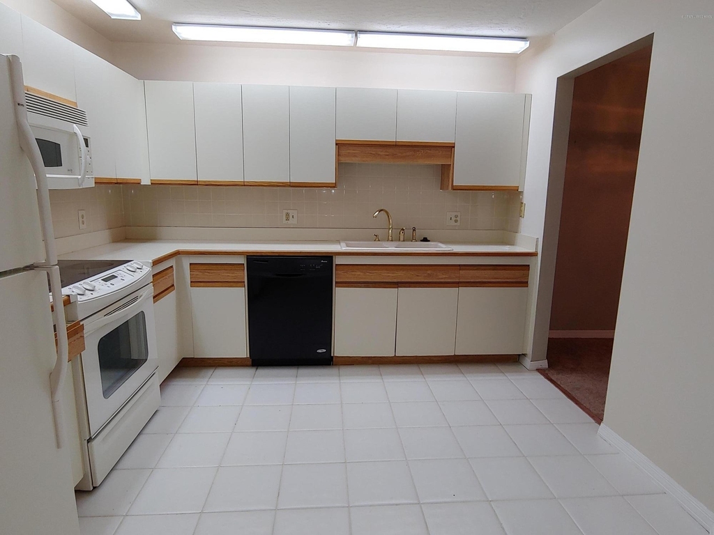 816 Greenwood Manor Circle - Photo 11