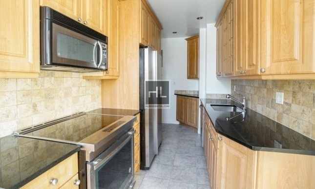 East 80th Street - Photo 4