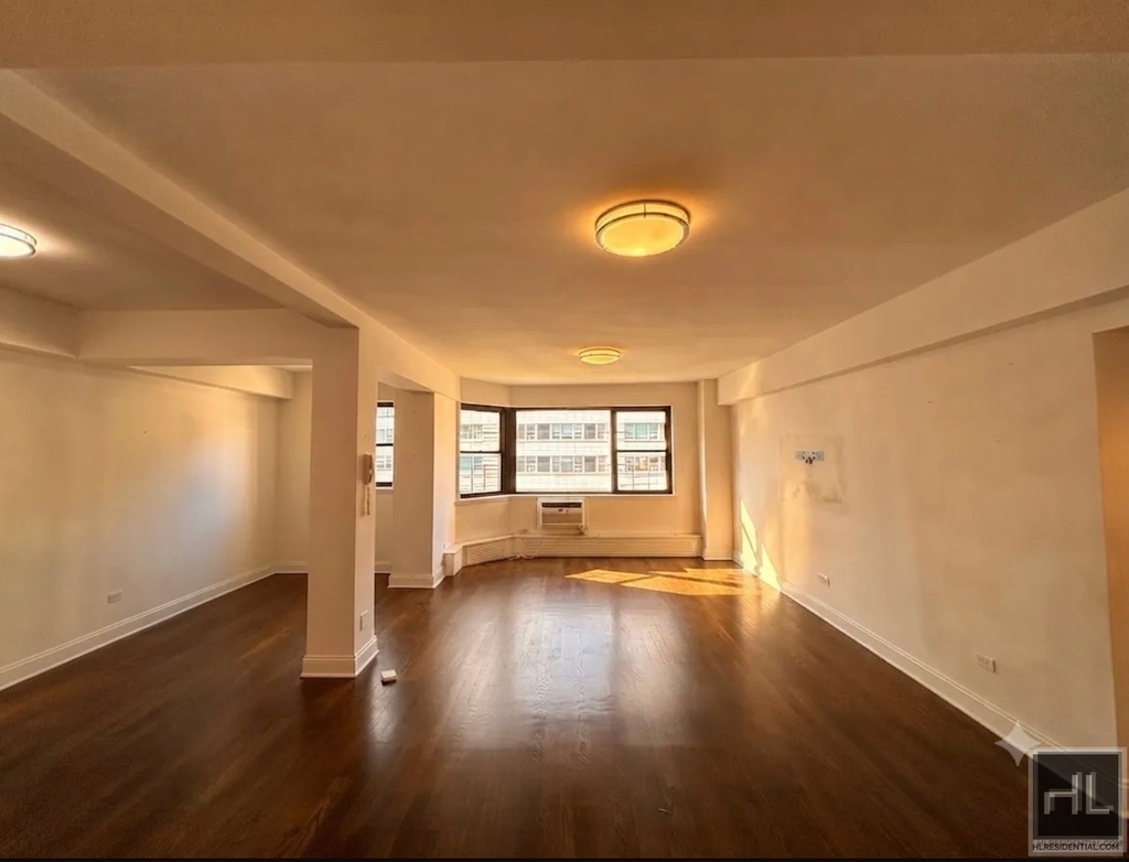 East 69 Street - Photo 1