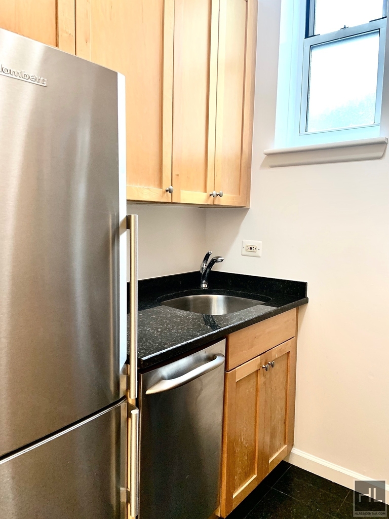 West 73 Street - Photo 1