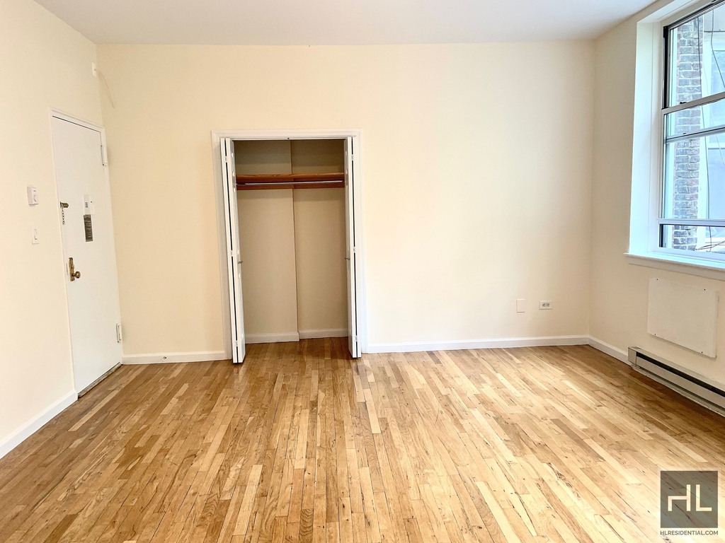 West 73 Street - Photo 2