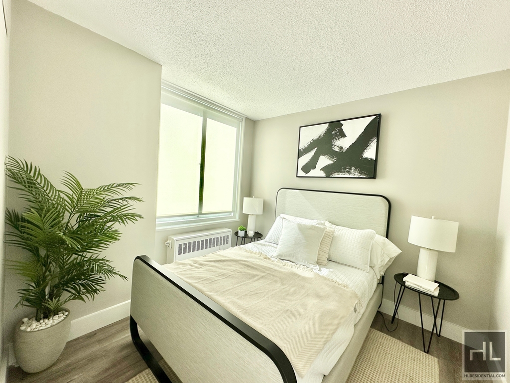 Second Avenue - Photo 1