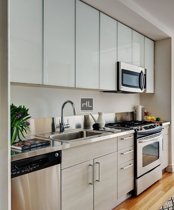 West 54th Street - Photo 4