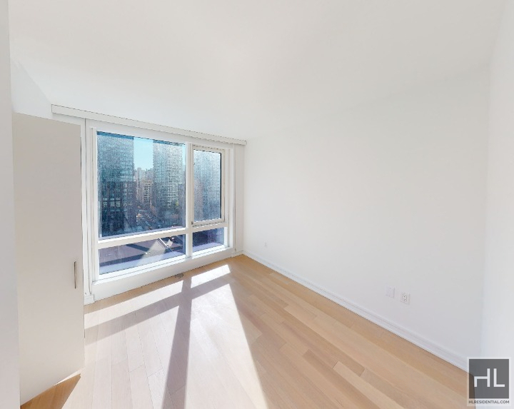 West 38th Street - Photo 6