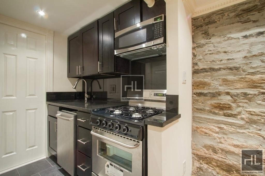 West 53 Street - Photo 1