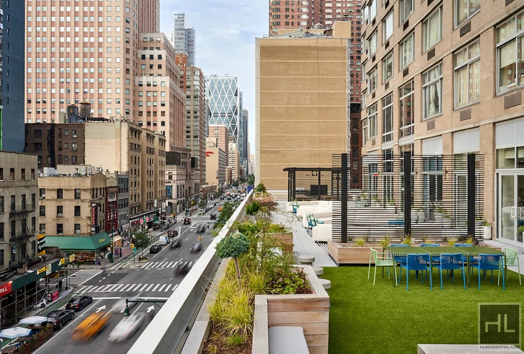 West 47th Street - Photo 1