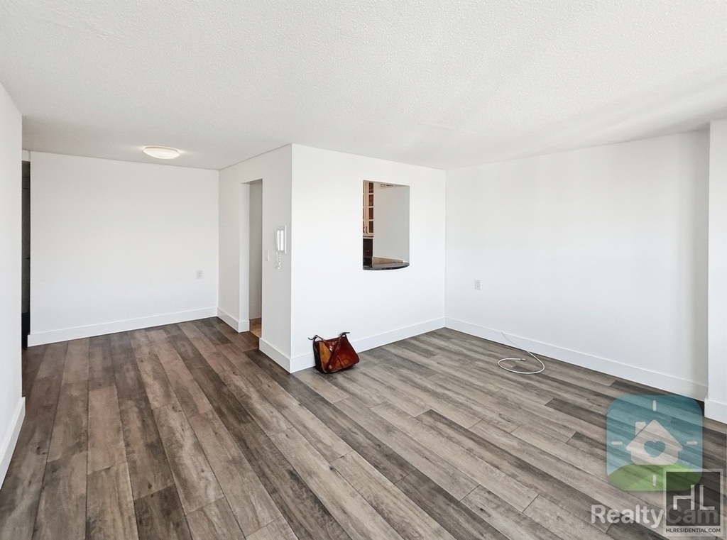 2nd Avenue - Photo 1