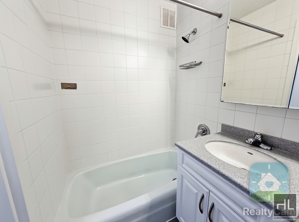 2nd Avenue - Photo 4