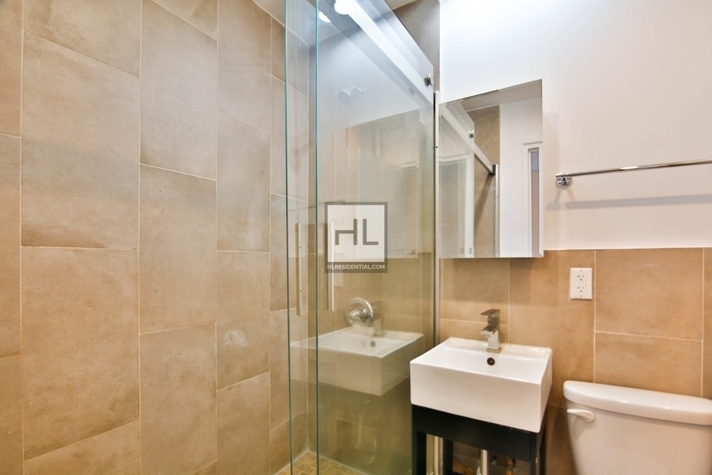 East 85th Street - Photo 3