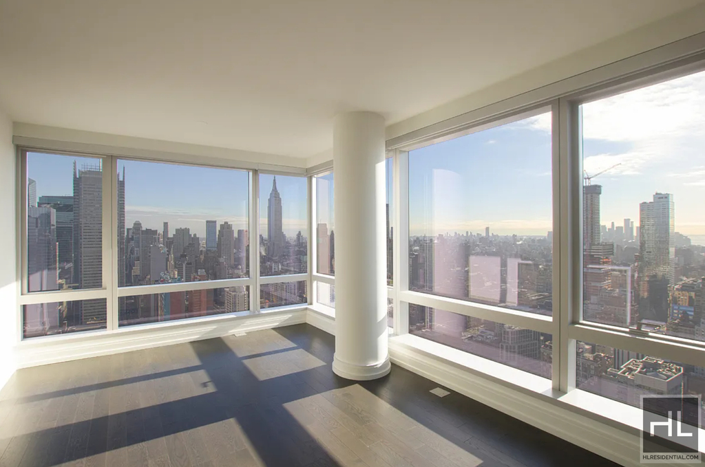 10th Avenue - Photo 1