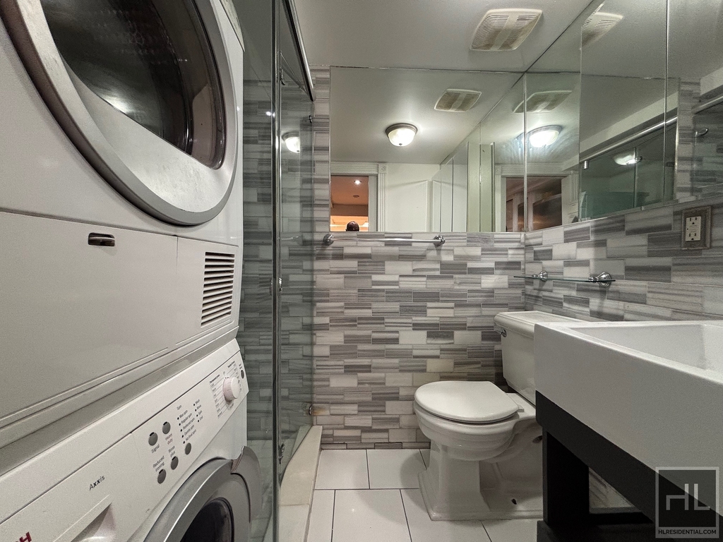 West 53 Street - Photo 4