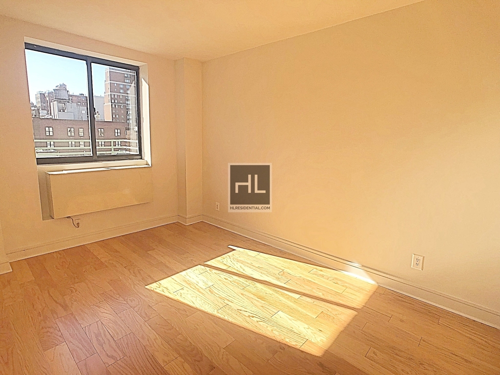 West 96 Street - Photo 1