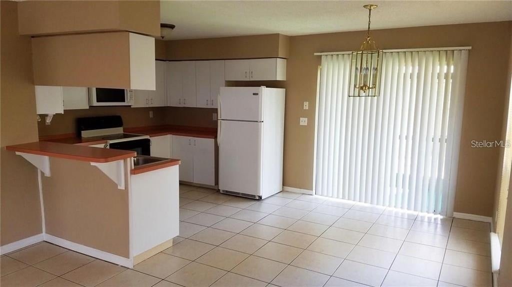 132 Douglas Road W - Photo 3