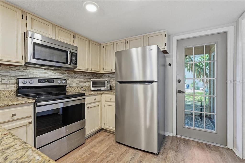 2120 Fletchers Point Circle - Photo 7
