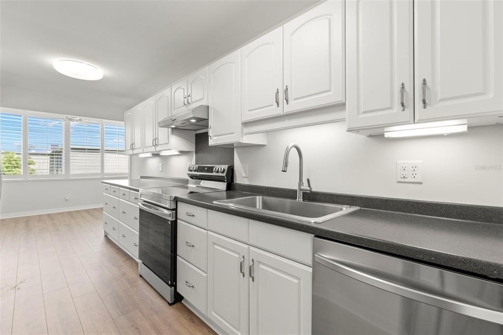 4890 Bay Street Ne - Photo 10