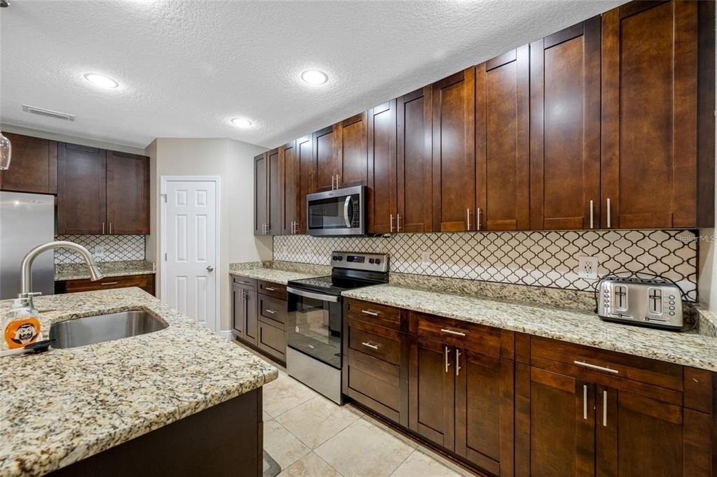 230 Clayton Street - Photo 15