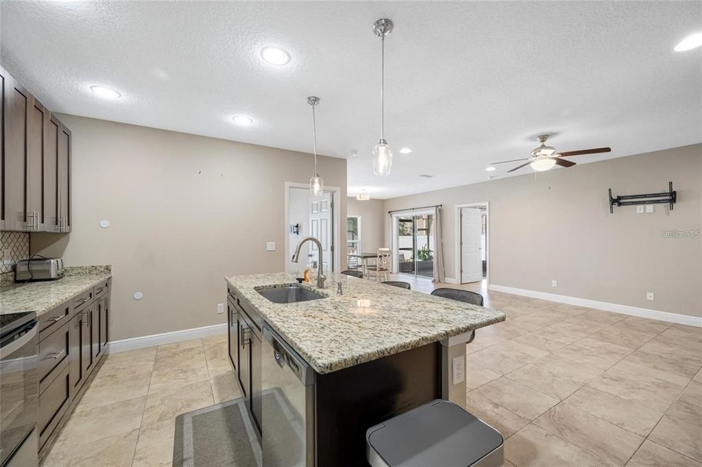 230 Clayton Street - Photo 17