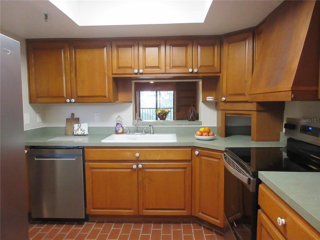 201 W Laurel Street - Photo 4