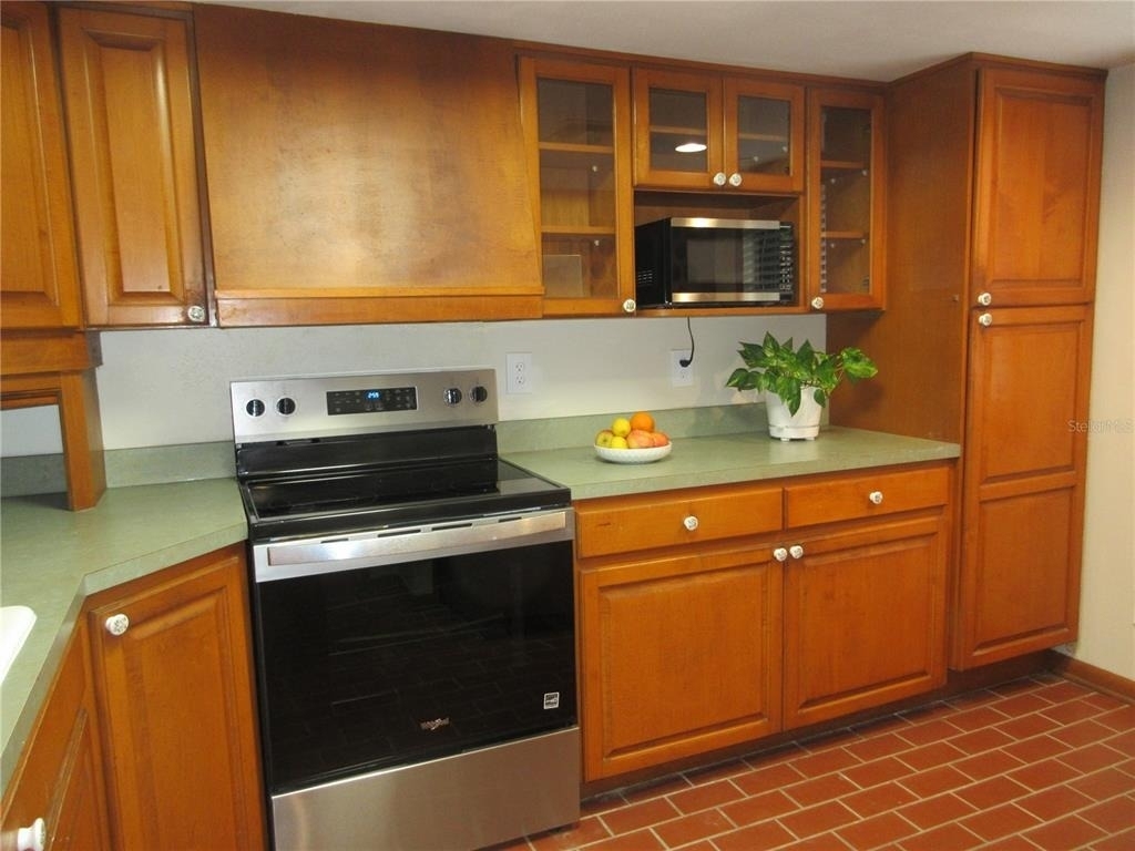 201 W Laurel Street - Photo 5