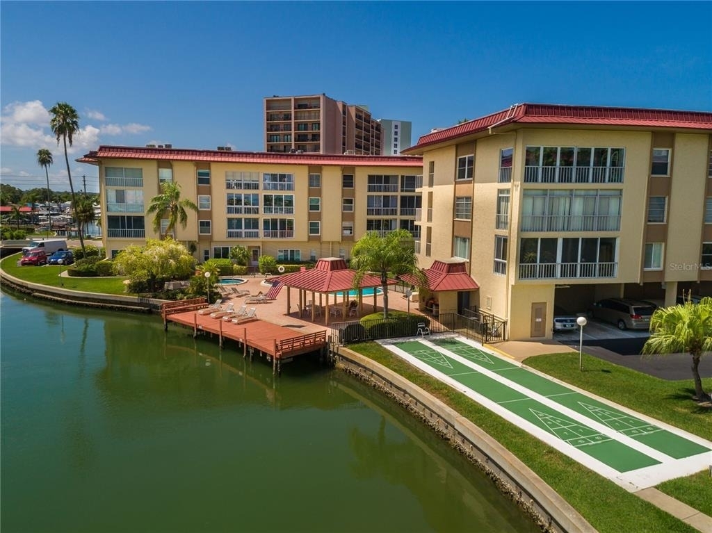 121 Island Way - Photo 0