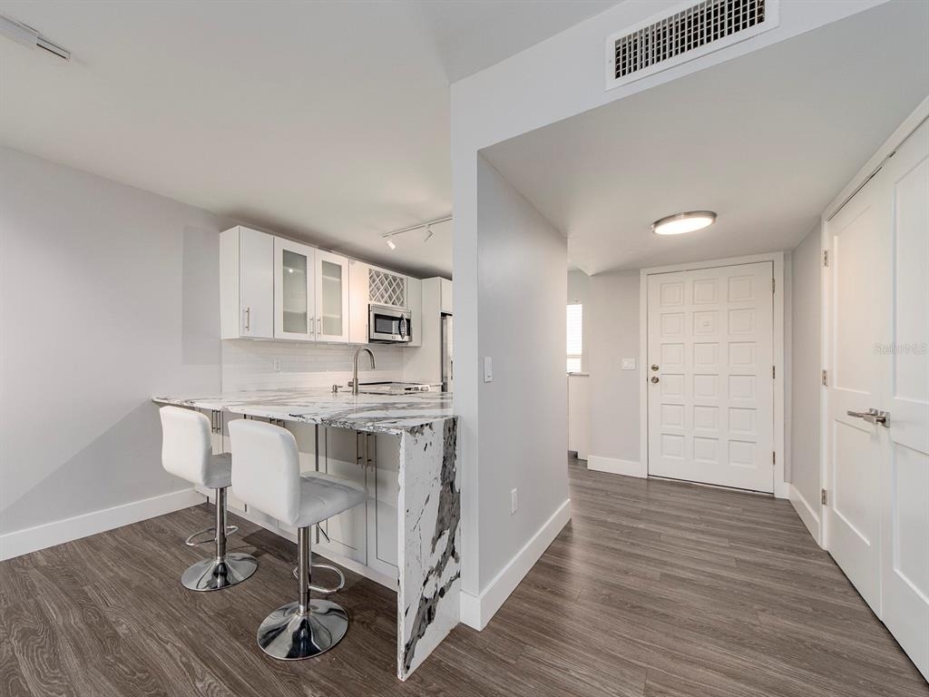 121 Island Way - Photo 2