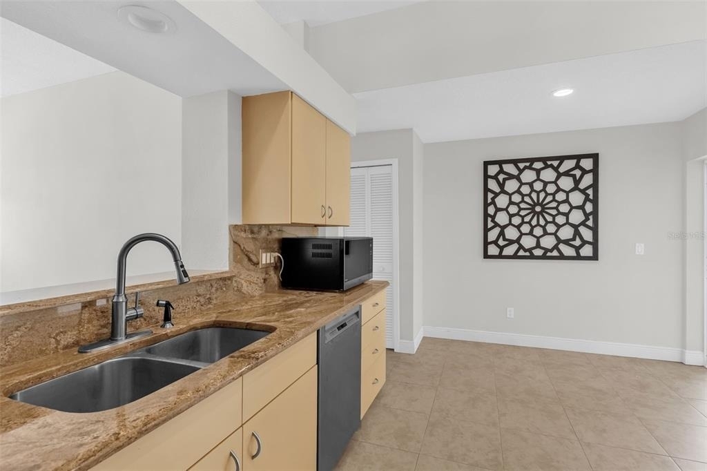 1041 Gould Place - Photo 8