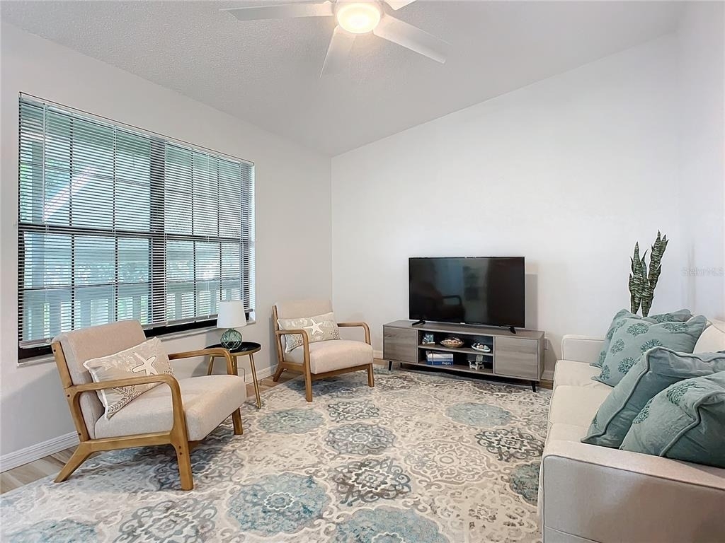840 Center Avenue - Photo 2