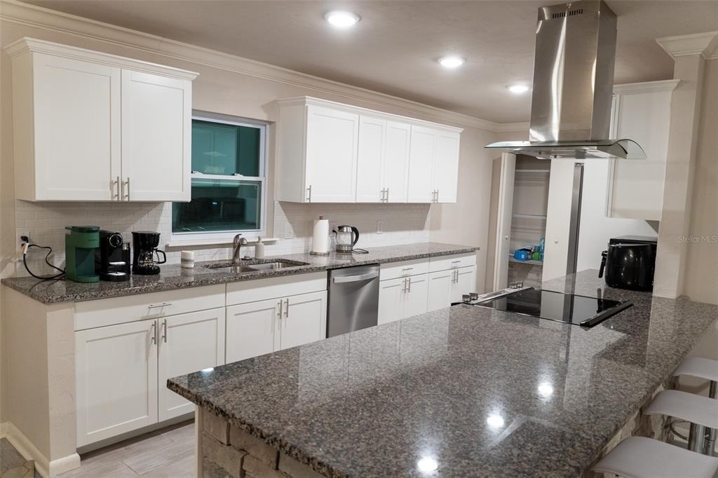 8221 Sw 13th Road - Photo 0