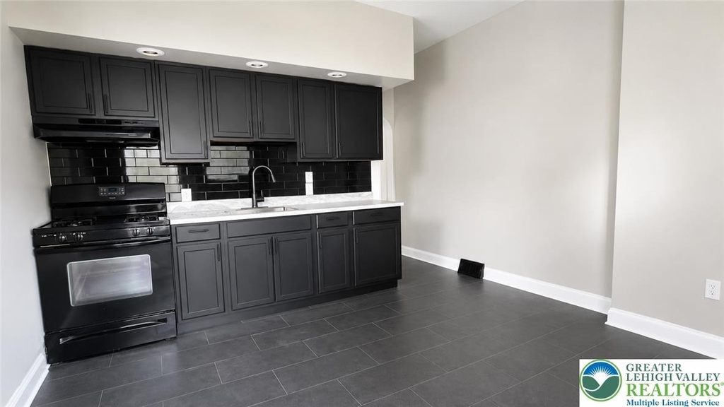622 Locust - Photo 6