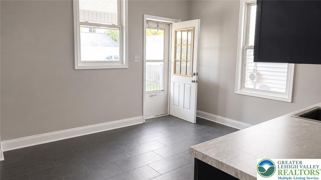 622 Locust - Photo 4