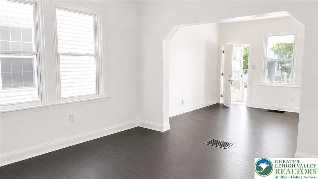 622 Locust - Photo 3