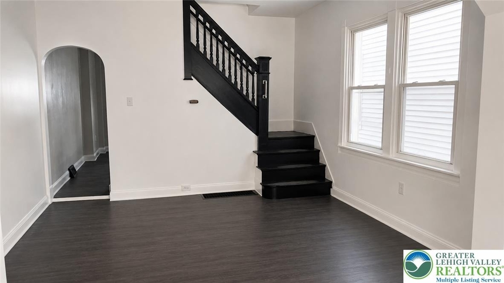 622 Locust - Photo 2
