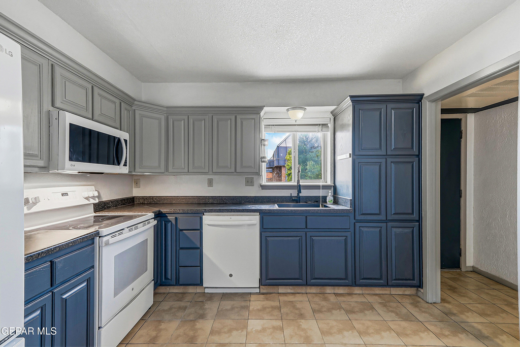 4433 N Stanton Street - Photo 48