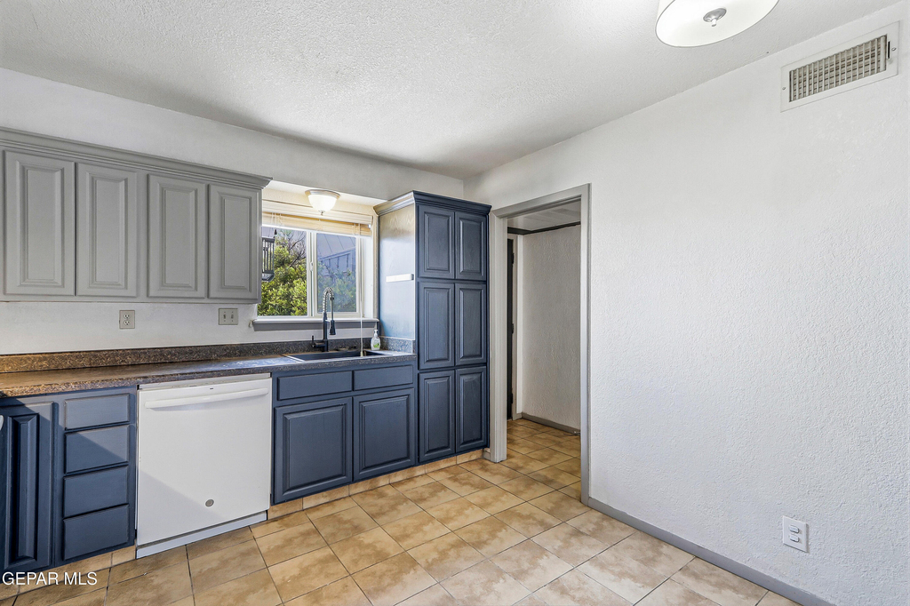 4433 N Stanton Street - Photo 47