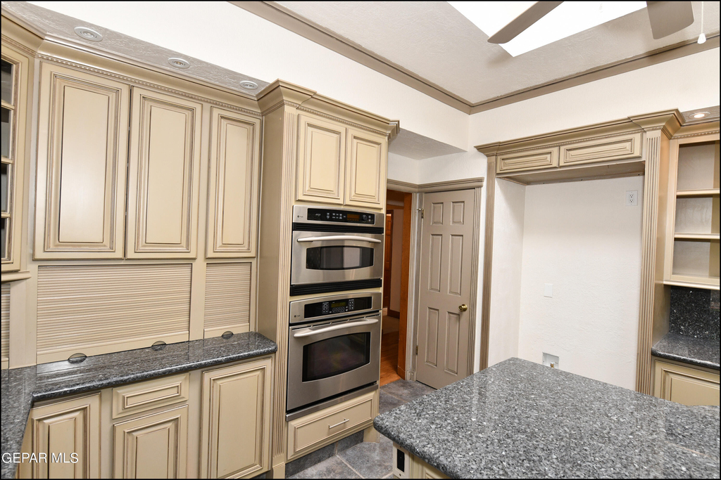 1004 Los Jardines Circle - Photo 14