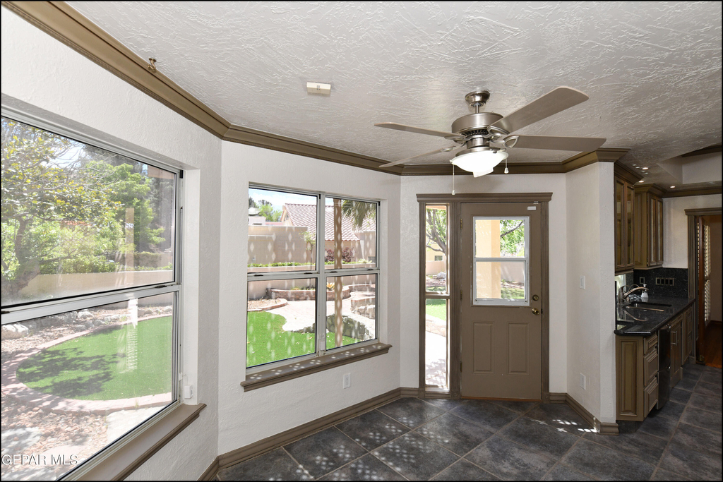1004 Los Jardines Circle - Photo 17