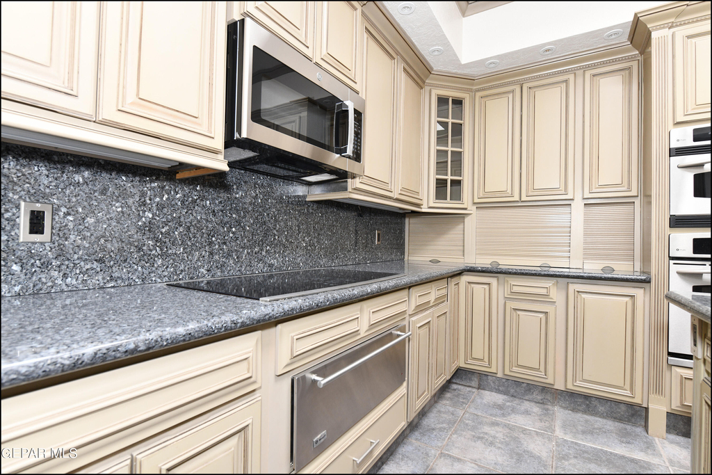 1004 Los Jardines Circle - Photo 13