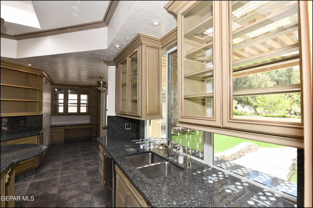 1004 Los Jardines Circle - Photo 11