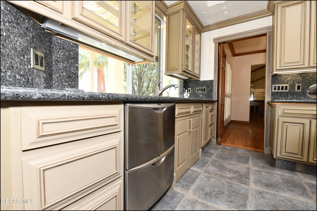 1004 Los Jardines Circle - Photo 15