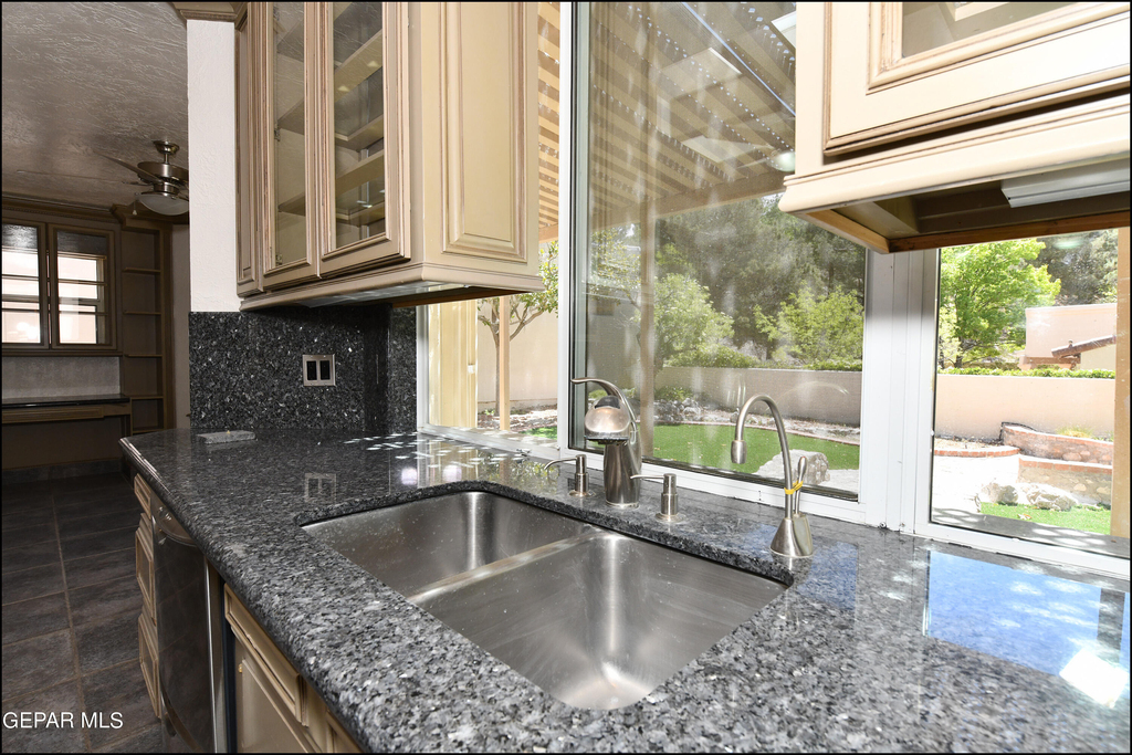 1004 Los Jardines Circle - Photo 16