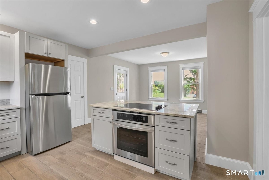 672 Main Street - Photo 3