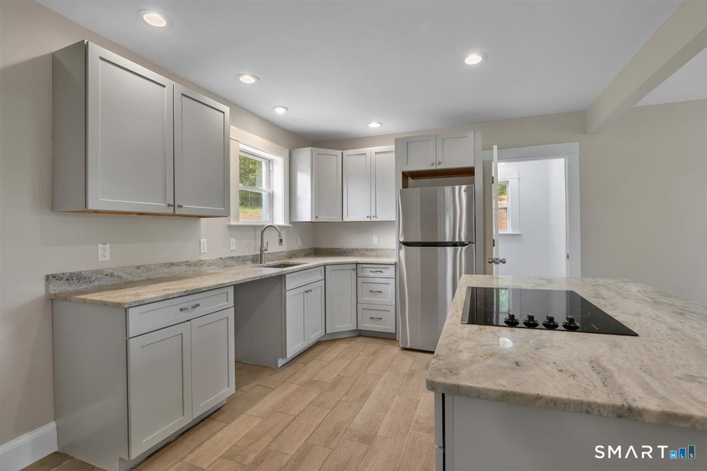 672 Main Street - Photo 4