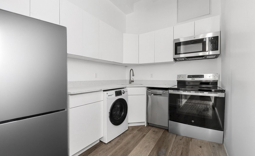 255 West 36th Street - Photo 2